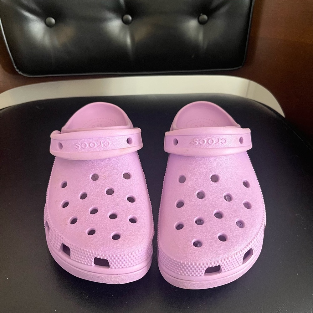 CROCS Purple Sandals with Ventilation and Pivoting Strap